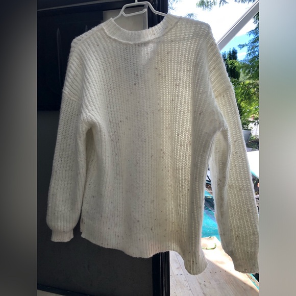 Last chance sale! Gentle fawn women’s size medium white v neck sweater - Picture 2 of 5